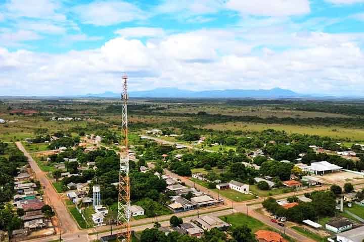 Amajari (RR) - 43,38 pontos -  Isolamento geogrÃ¡fico e dependÃªncia econÃŽmica da agricultura. Infraestrutura urbana bÃ¡sica Ã© extremamente limitada. Conflitos territoriais e ambientais sÃ£o recorrentes.
