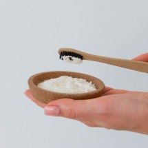 Clareamento dental caseiro: veja os riscos - FreePik