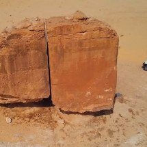 Formação rochosa inexplicável deixa cientistas intrigados em deserto árabe - reprodução
