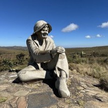 Estátua homenageia andarilho que viveu na região. Obra, de quase 40 anos, estava ameaçada pela degradação -  (crédito:  Mateus Parreiras/EM/D.A.Press)
