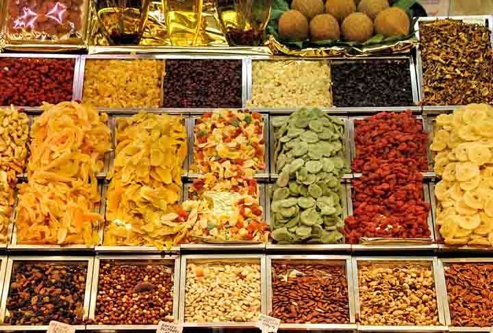 Pessoas com restriÃ§Ãµes alimentares, como diabetes, por exemplo, devem monitorar o consumo de frutas secas devido ao teor de aÃ§Ãºcares.