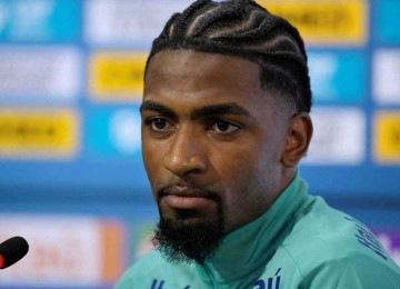 Zagueiro Alexsandro usou as adversidades como motivação e conseguiu chegar à Seleção Brasileira -  (crédito: Nelson ALMEIDA / AFP )