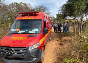 A busca contou com uma equipe do Corpo de Bombeiros, Defesa Civil e voluntários e familiares da vítima -  (crédito: Divulgação/CBMMG)
