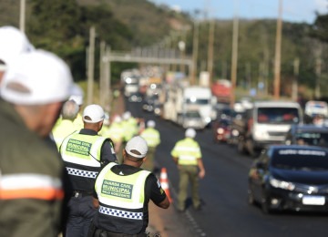 Agentes receberam treinamento prático nesta quarta-feira (4/6) em trecho do Anel Rodoviário próximo à área de escape -  (crédito: Alexandre Guzanshe/ E.M /D.A Press)