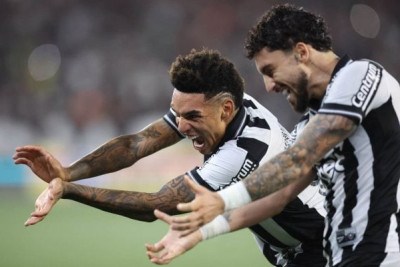 Na despedida de Igor Jesus, o Botafogo venceu o Ceará por 3 a 2, nesta quarta-feira (4), no Nilton Santos, pela 10ª rodada do Brasileirão. Veja como o Jogada10 avaliou o desempenho dos alvinegros! -  (crédito: Vitor Silva/Botafogo)