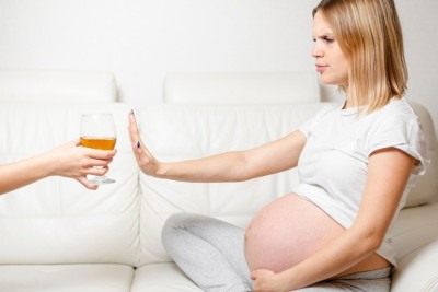 Entre os anos de 2010 e 2023 houve aumento de 10,5% para 15,2% no percentual de mulheres que consomem bebidas alcoólicas excessivamente -  (crédito: Freepik)