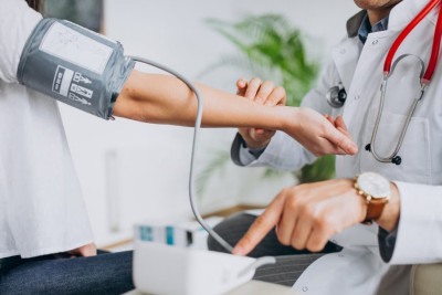 Para um primeiro check-up, o médico de escolha pode ser um cardiologista ou um clínico geral -  (crédito: Freepik)