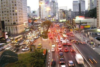 Em 2025, encontrar um carro que seja bom, bonito e barato no Brasil continua sendo um desafio, especialmente diante dos preços elevados dos modelos zero quilômetro.   -  (crédito: Bruno Takahashi Carvalhas de Oliveira wikimedia commona)
