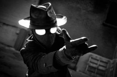 O Prime Video divulgou a  imagem de Nicolas Cage como o “Homem-Aranha Noir”, com seu casaco e chapéu pretos e óculos brilhantes. Foi no dia 12/5. A série de live-action de oito episódios será lançada pelo serviço de streaming em 2026.
 -  (crédito: Divulgação/Prime Video )