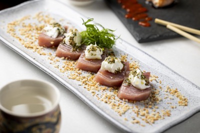 Com capacidade para até 100 pessoas, o Marú se apresenta como um 'izakaya mineiro', termo japonês para os bares casuais onde se serve comida e bebida em clima descontraído -  (crédito: Reprodução/Victor Schawner)