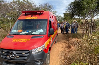 A busca contou com uma equipe do Corpo de Bombeiros, Defesa Civil e voluntários e familiares da vítima -  (crédito: Divulgação/CBMMG)