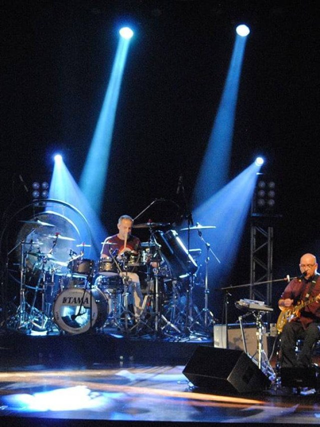 Herbert vianna lidera banda em show especial; veja roqueiros brasileiros que seguem na ativa