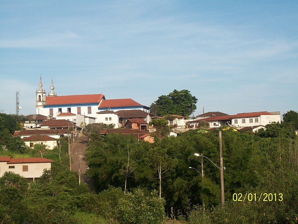 Uma pequena cidade de Minas Gerais surpreendeu e conseguiu ter o maior Produto Interno Bruto (PIB) per capita do Brasil em 2021, segundo o último levantamento do IBGE.  Trata-se de Catas Altas , município da região metropolitana, a 120 km de Belo Horizonte. 