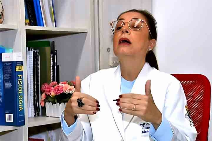 “Se a gente não trata esse excesso hormonal, o paciente pode ir a óbito antes até do que devido a um crescimento tumoral”, explicou ao Fantástico Ana Rosa Quidute, professora da Faculdade de Medicina da USP.