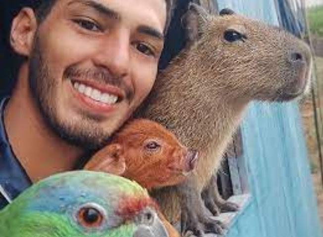 Dois anos depois, seu número de seguidores no Instagram e TikTok mais do que dobrou, ultraando 3,5 milhões combinados.