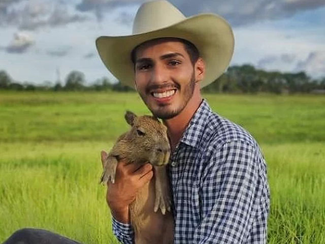 Um dos casos mais emblemáticos no Brasil é o do amazonense Agenor Tupinambá, que conquistou milhões de seguidores ao compartilhar o dia a dia ao lado de sua capivara de estimação, Filó. 