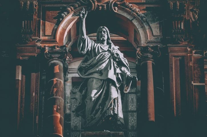 A plataforma, que cria imagens com base em características já existentes, mostra como Jesus se pareceria em relação à forma original do tecido. Entenda mais sobre o Santo Sudário!-Ilo por Pixabay