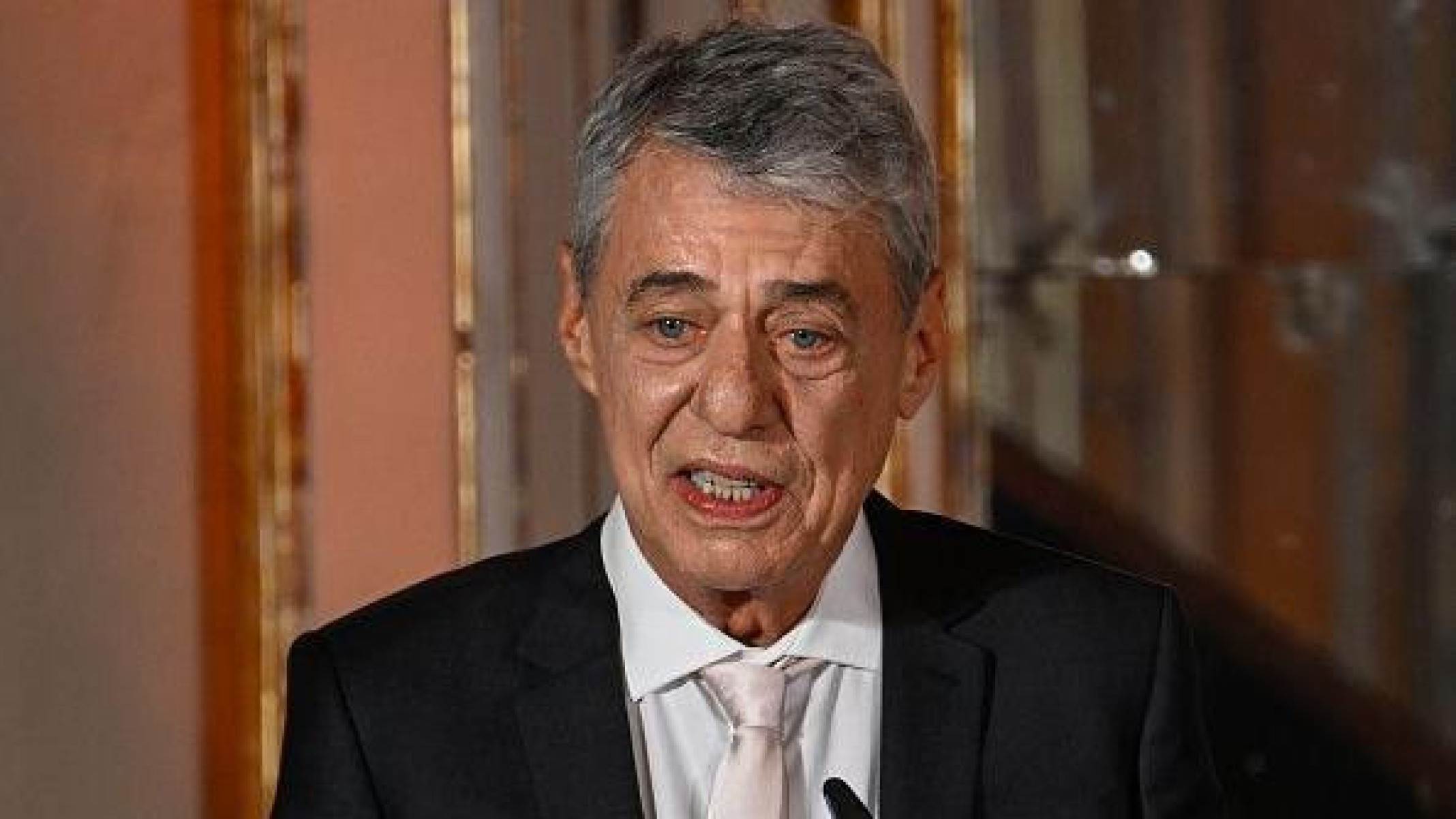 O que é a hidrocefalia de pressão normal, que motivou cirurgia em Chico Buarque