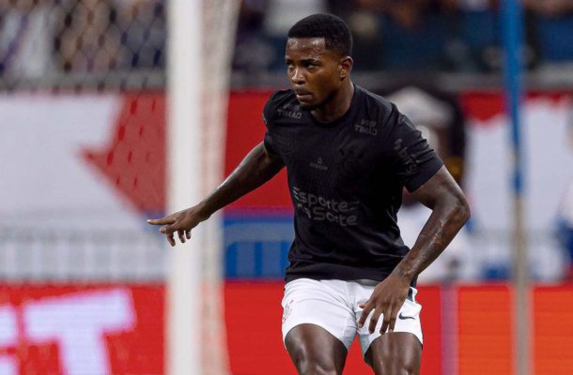 Zagueiro Cacá é assaltado antes de treino do Corinthians Zagueiro Cacá é assaltado antes de treino do Corinthians