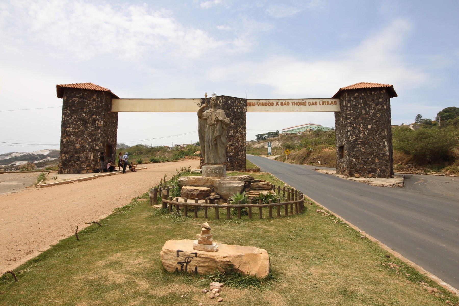 Entrada de Sao Thome das Letras.
      -Marden Couto/TM