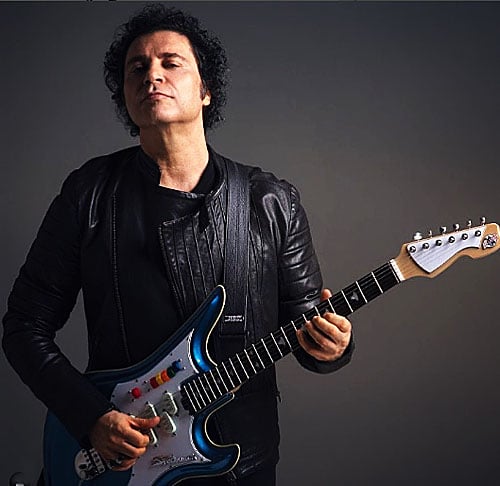 Roberto Frejat - Cantor, compositor, produtor e guitarrista. Nasceu no Rio de Janeiro em 21/05/1962. 
-Reprodução do Instagram @frejatoficial