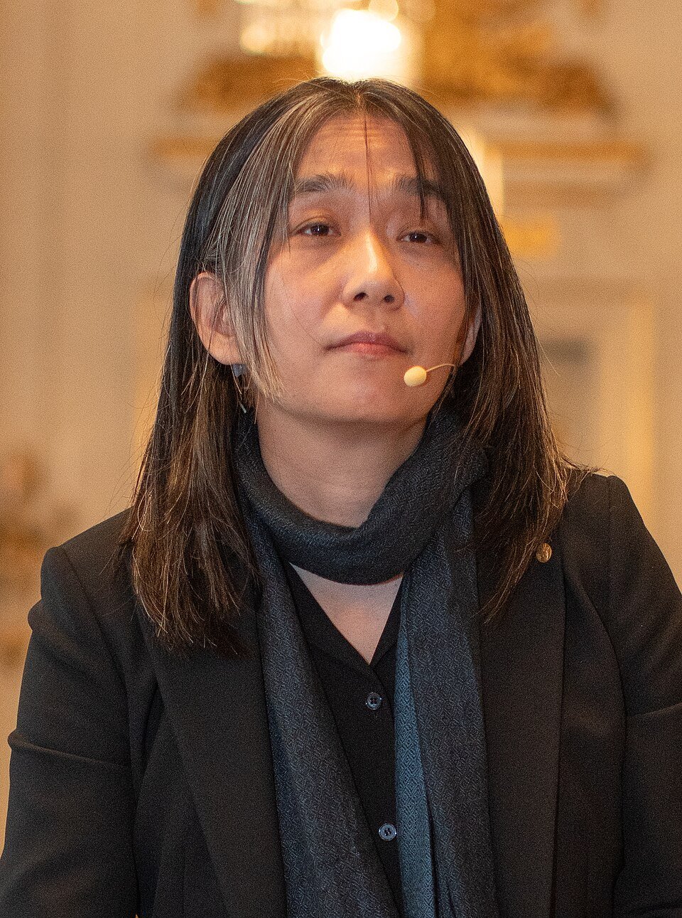 A onda coreana agora se estende também aos livros. Em 2024, Han Kang foi a primeira escritora do país a ser laureada com o Prêmio Nobel de Literatura.
