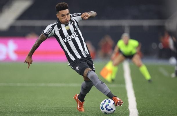 IGOR JESUS - Lutou muito, mostrou vontade até o fim, mas não conseguiu marcar na sua despedida. Participou bem da partida. NOTA: 6,0