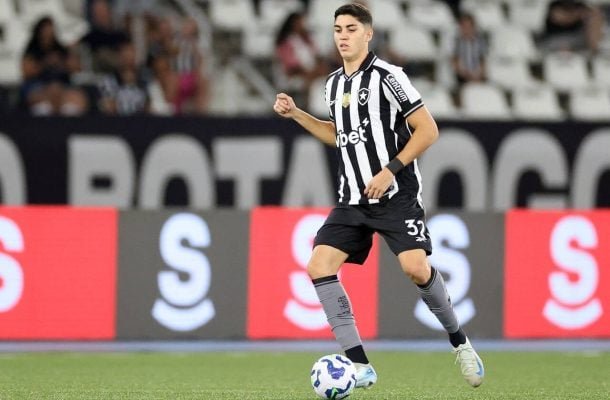 JAIR - Teve uma atuação muito segura defensivamente e foi bem no jogo aéreo. Inclusive apareceu bem no ataque pelo alto e quase fez um gol. NOTA: 6,0