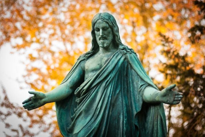 A Igreja Católica não costuma ter uma resposta definitiva sobre a autenticidade do Sudário, deixando a questão em aberto para a investigação científica.-Manuel Rheinschmidt Unsplash
