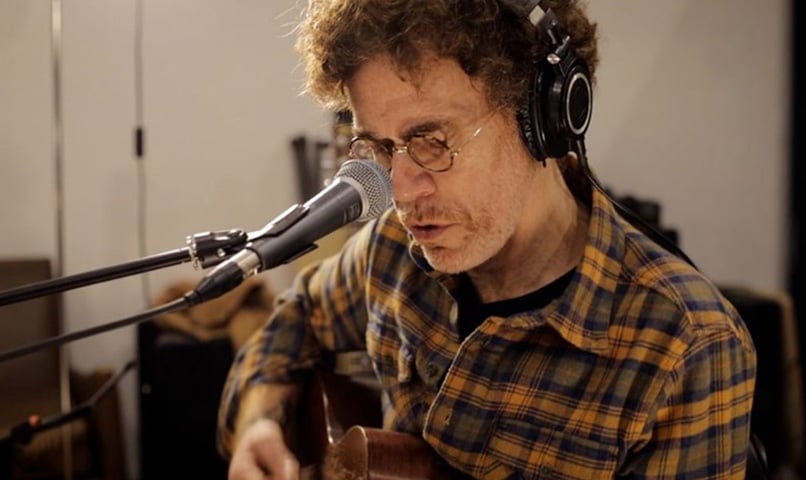 Nando Reis - Nascido em 12/01/1963, em São Paulo, integrou a reverenciada banda Titãs entre 1982 e 2002, quando passou a se dedicar a uma bem-sucedida carreira solo. Além de cantor e instrumentista, é compositor de mão cheia, com canções gravadas por diversos artistas, como Marisa Monte, Cássia Eller (1962 - 2001), Carlinhos Brown, Skank e Cidade Negra. 


-Reprodução Instagram
