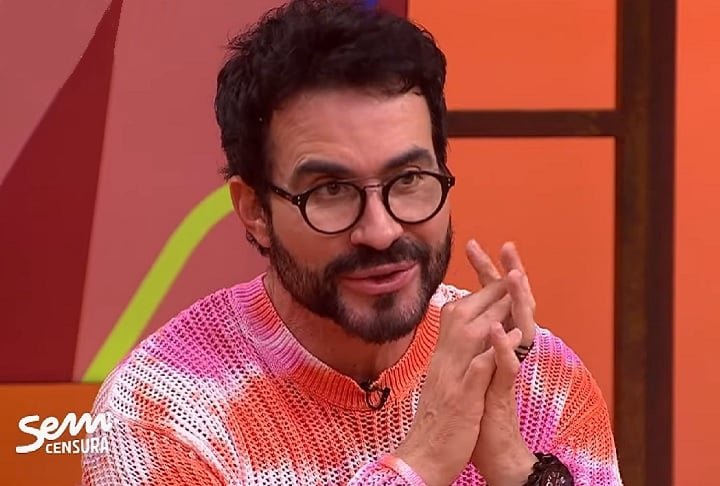 Em dezembro de 2024, numa entrevista ao programa Sem Censura, da TV Brasil,  Fábio de Melo revelou que uma "stalker"o persegue há cerca de seis anos, dizendo que ele a ama e não tem coragem de assumir. 