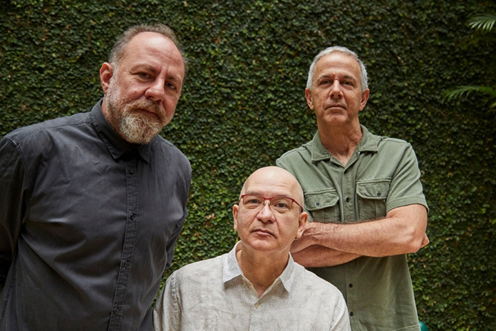 Esta foi a primeira vez que a banda fez uma apresentação em estádio como atração principal. O trio formado por Herbert Vianna (voz e guitarra), Bi Ribeiro (baixo) e João Barone (bateria), acompanhado de músicos de apoio, contagiou o público de fãs com os sucessos dessa longa trajetória. 

-Divulgação