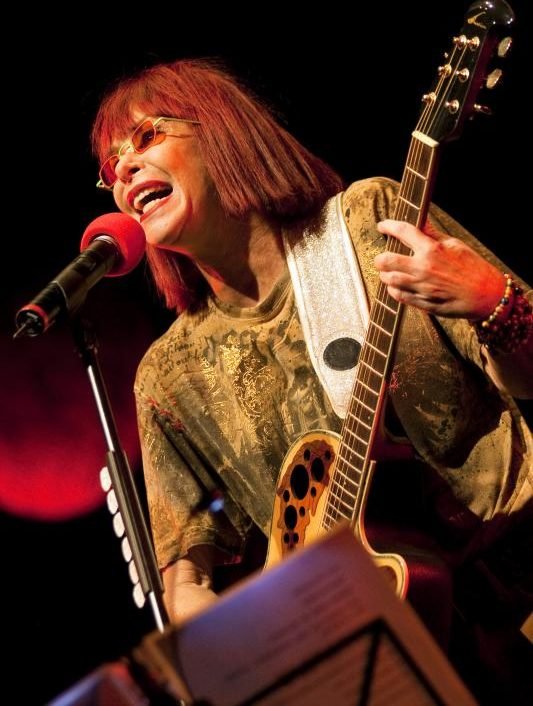 O fim do relacionamento aconteceu no mesmo momento em que “Os Mutantes” acabou, em 1972. Em seguida, Rita iniciou uma bem-sucedida carreira solo, lançando uma série de álbuns aclamados e explorando uma ampla gama de estilos musicais. 
