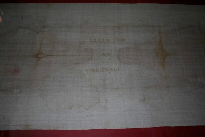 Ele é famoso por apresentar uma imagem que, segundo a crença de alguns, seria um reflexo do corpo de Jesus após a ressurreição. -wikimedia commons Infinitispazi