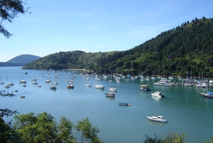 Ubatuba e Ilhabela s&atilde;o dois dos destinos litor&acirc;neos mais procurados do estado de S&atilde;o Paulo, conhecidos por suas belezas naturais e atmosfera preservada-wikimedia commons Heitor Carvalho Jorge