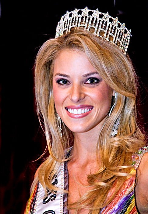 Caroline "Carrie" Prejean (2009) - A Miss CalifÃ³rnia disse que, embora respeitasse as pessoas que se relacionam com outras do mesmo gÃªnero , o casamento deveria ser apenas entre pessoas hetero. A repercussÃ£o foi tÃ£o grande que ela perdeu a coroa. 