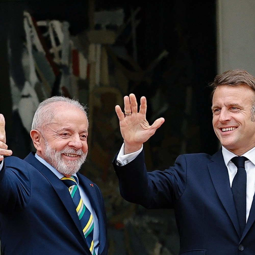 Lula inicia visita à França com acordo UE-Mercosul e crises internacionais na agenda