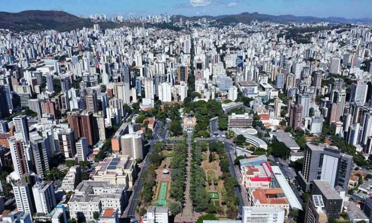 Visa aérea de Belo Horizonte (MG), com a Praça da Liberdade no primeiro plano - (crédito: Estado de Minas/Arquivo) Visa aérea de Belo Horizonte (MG), com a Praça da Liberdade no primeiro plano - (crédito: Estado de Minas/Arquivo)