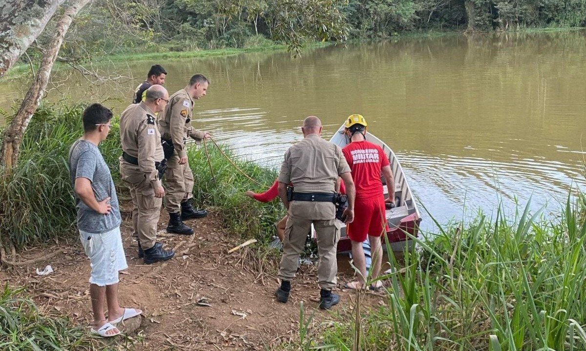 Corpo foi retirado da represa pelo Corpo de Bombeiros e entregue para a funerÃ¡ria -  (crédito: CBMMG)