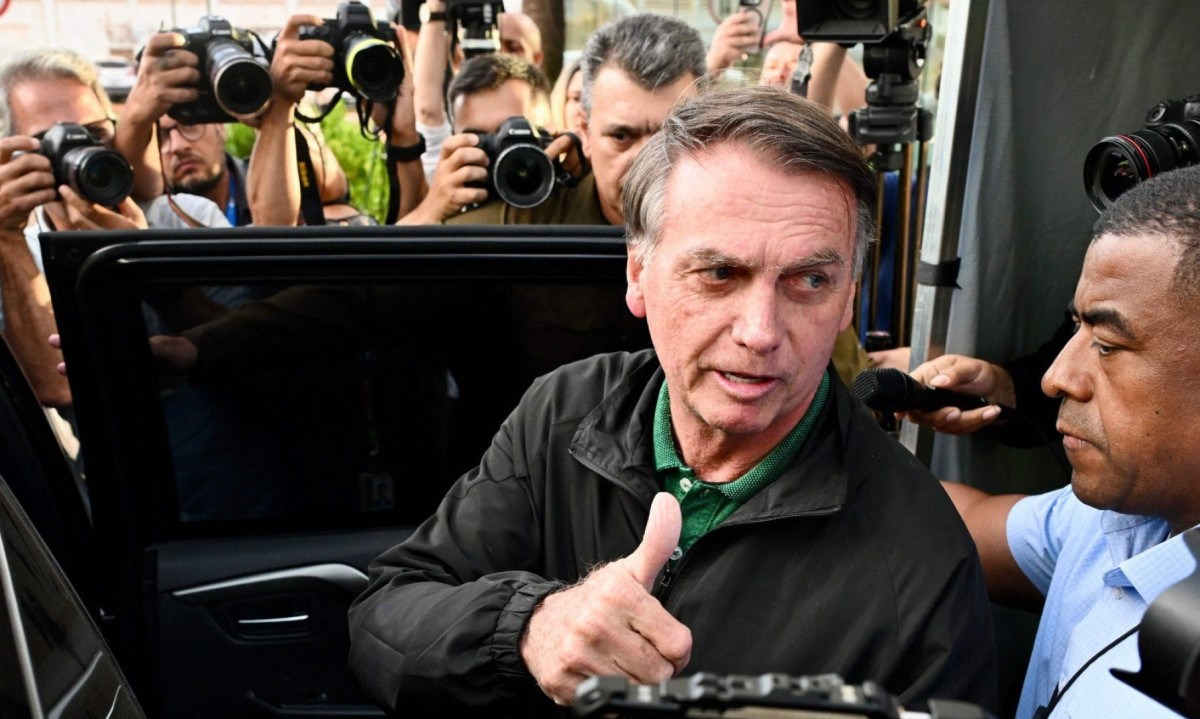 O ex-presidente Jair Bolsonaro prestou esclarecimentos &agrave; Pol&iacute;cia Federal sobre os deputados licenciados Eduardo Bolsonaro e Carla Zambelli -  (crédito: EVARISTO SA / AFP)