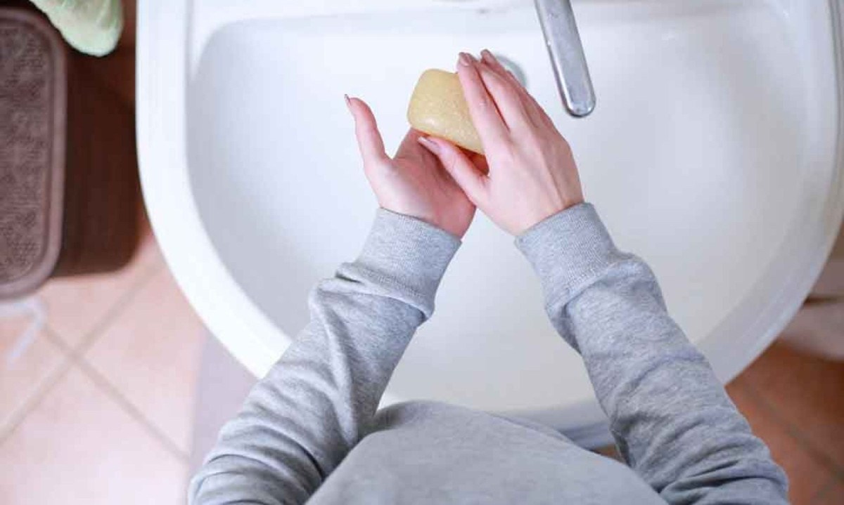 Especialistas afirmam que água e sabão é o método mais eficaz de higiene íntima
- (crédito: freepik) Especialistas afirmam que água e sabão é o método mais eficaz de higiene íntima
- (crédito: freepik)