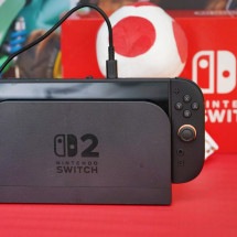 Novo console da gigante japonesa traz novidades, como controles magneticos e uma nova função de chat com os amigos. -  (crédito: Kazuhiro NOGI / AFP)