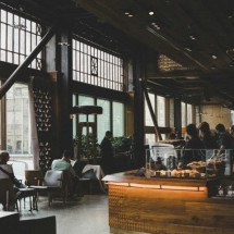 Acabou o bem-bom: excesso de tempo nos cafés terá taxa extra na Espanha - RR Abrot/Unsplash