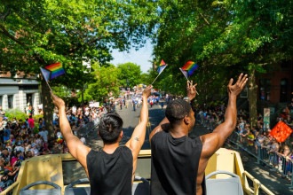 No mês da diversidade, Washington, DC, se veste com as cores do arco-íris