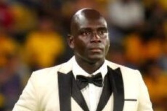 Conmebol multa técnico Segundo Castillo por fazer publicidade em figurino chamativo