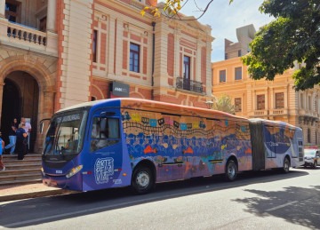 Ônibus artísticos circulam por pontos turísticos de BH e Região -  (crédito: Jair Amaral/EM/D.A Press)