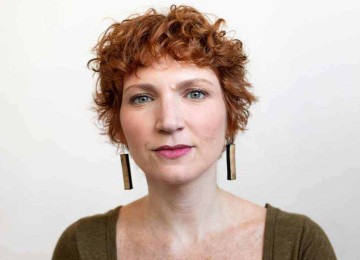 Autora de 'Copo vazio' (2021) e 'As pequenas chances' (2023), Natalia Timerman autografa hoje em BH a nova edição de seu livro de estreia, lançado em 2017 -  (crédito: renato parada/divulgação)