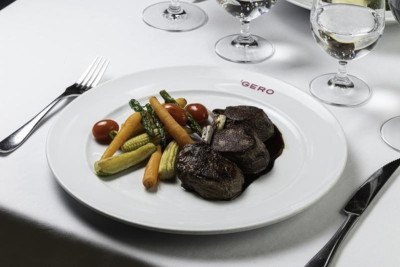 Costeleta de cordeiro ao molho de vinho do Porto do Gero, no Fasano
     -  (crédito:  Studio Tertúlia/ Divulgação)