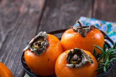 O consumo regular de frutas é essencial para ter uma vida mais saudável. Doce e saboroso, o caqui é uma dessas iguarias, que traz inúmeros benefícios e impactos para o bem-estar dos indivíduos.  -  (crédito: Imagem de ????? ???????? por Pixabay)