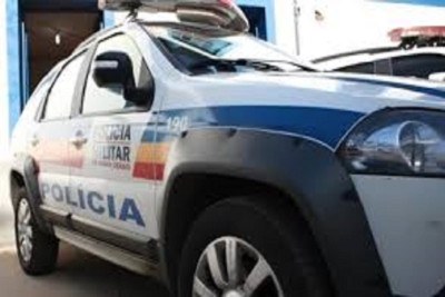 A PM interceptou ônibus com detentos depois de operação de cerco e bloqueio em Ribeirão das Neves -  (crédito: PMMG)
